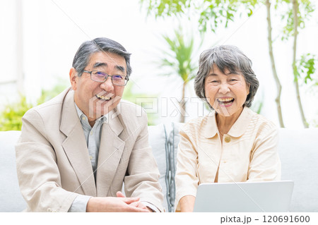 シニア夫婦　老後 120691600