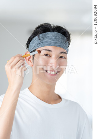 若い男性　美容　メンズビューティー 120692094
