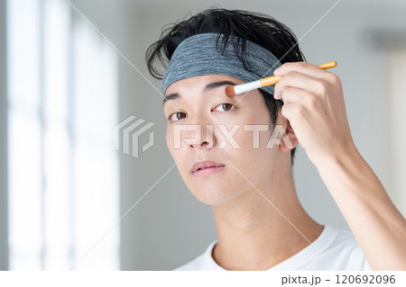 若い男性　美容　メンズビューティー 120692096