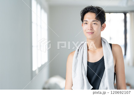 若い男性のポートレート　メンズビューティー 120692107