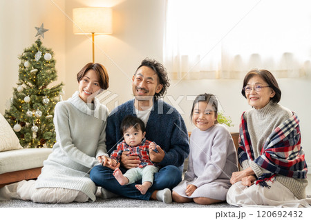 三世代家族　クリスマス 120692432