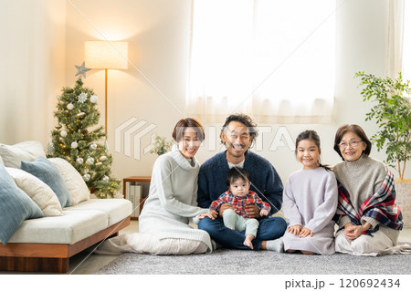 三世代家族　クリスマス 120692434