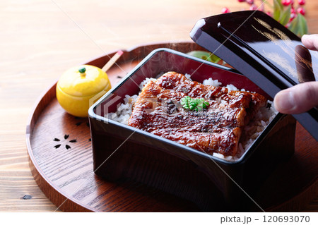 うなぎかば焼きそっくり！ちくわのうな重　（ なんちゃってうなぎ ） 120693070