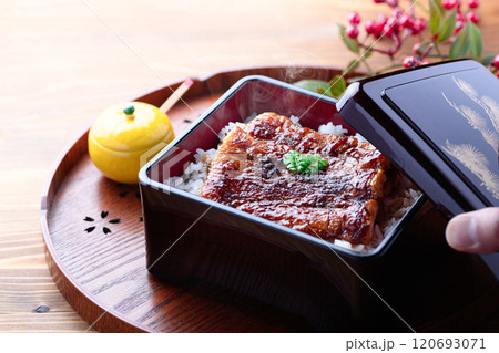 うなぎかば焼きそっくり！ちくわのうな重　（ なんちゃってうなぎ ） 120693071