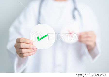 Doctor show Right symbol paper. True and false, accept and rejected, evaluation, Diagnosis, Vote, Poll, Yes or No, Health, Medical and Survey concepts 120693474