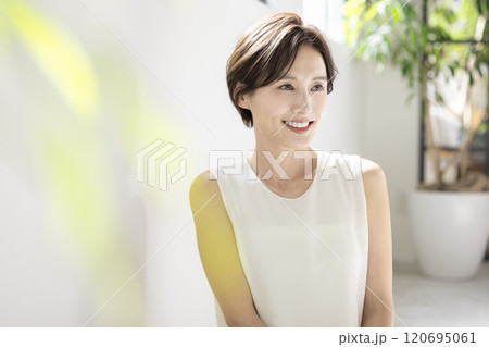ビューティーイメージ 女性のポートレート ビューティーイメージ 女性のポートレート 120695061