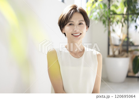 ビューティーイメージ 女性のポートレート ビューティーイメージ 女性のポートレート 120695064