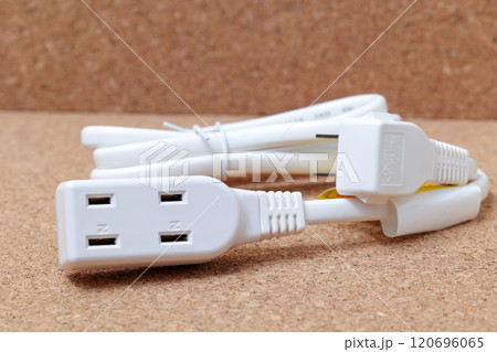 電源、タップ、コンセント、延長ケーブル、電気、接続、電源タップ、たこ足、プラグ、電力、家電、省エネ 120696065