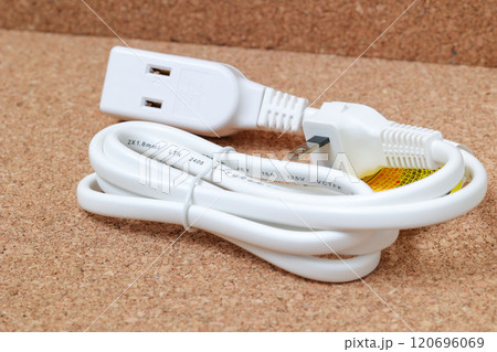 電源、タップ、コンセント、延長ケーブル、電気、接続、電源タップ、たこ足、プラグ、電力、家電、省エネ 120696069