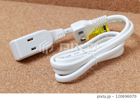 電源、タップ、コンセント、延長ケーブル、電気、接続、電源タップ、たこ足、プラグ、電力、家電、省エネ 120696070