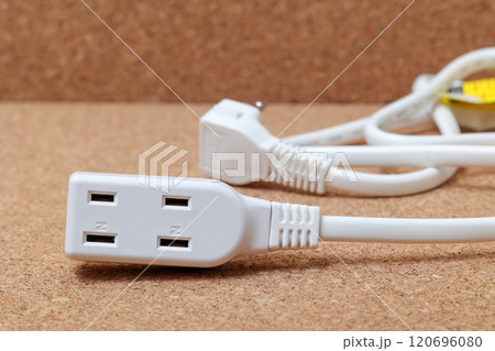 電源、タップ、コンセント、延長ケーブル、電気、接続、電源タップ、たこ足、プラグ、電力、家電、省エネ 120696080