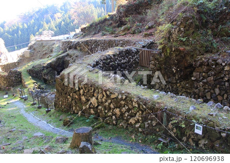 世界文化遺産の荒船風穴蚕種貯蔵所跡 120696938