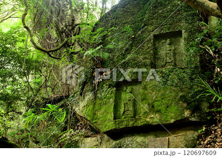 清滝石仏群(貝吹き地蔵) 【奈良県平群町】 清滝石仏群(貝吹き地蔵) 【奈良県平群町】 120697609