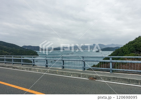 鳴門のイカダ釣り(徳島県鳴門市) 鳴門のイカダ釣り(徳島県鳴門市) 120698095