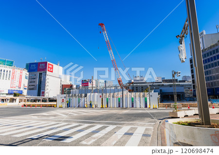 再開発が進む新宿駅西口 ※2024年11月撮影 再開発が進む新宿駅西口 ※2024年11月撮影 120698474