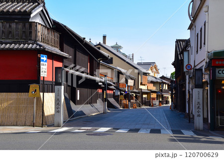 京都　東山　花見小路  四条通より南行 120700629