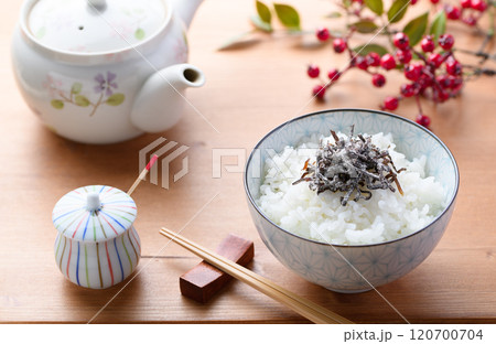 ご飯にのせた塩昆布 ( 北海道産昆布 ) ご飯にのせた塩昆布 ( 北海道産昆布 ) 120700704