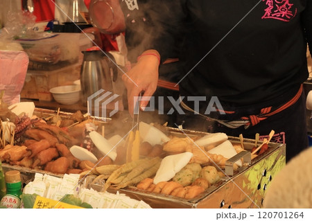 屋台のおでん 具だくさんのおでん 屋台のおでん 具だくさんのおでん 120701264