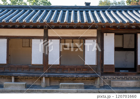 Korean traditional building in Changdeokgung palace. It is one of the Five Grand Palaces built by the kings of the Joseon dynasty. with beautiful autumn foliage. 120701660