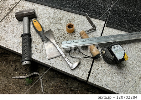 石職人の工具 仕上げ工事の道具 石職人の工具 仕上げ工事の道具 120702284