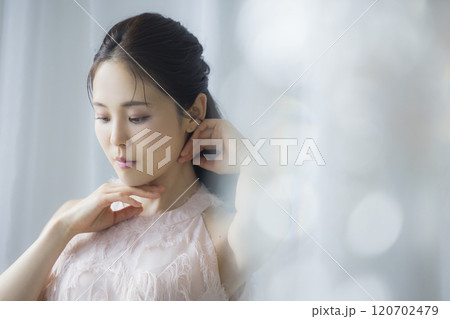 美しい女性のポートレート 120702479