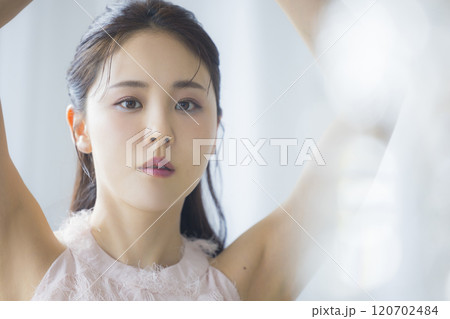 美しい女性のポートレート 美しい女性のポートレート 120702484