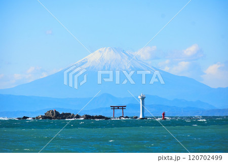 2025年11月　冠雪富士、葉山灯台、名島の鳥居 120702499