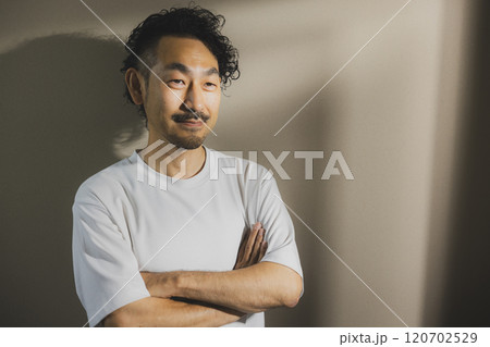 髭の男性 髭の男性 120702529