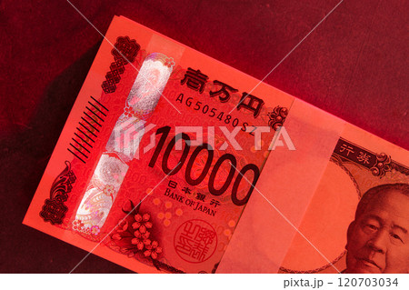 赤い背景に札束 120703034