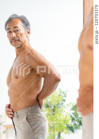 ダイエット　お腹　男性 120703378