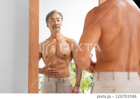 ダイエット　お腹　男性 120703386