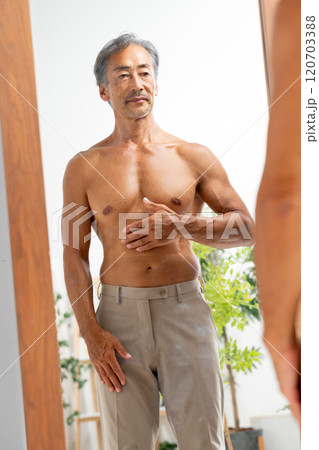 ダイエット　お腹　男性 120703388