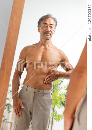 ダイエット　お腹　男性 120703389