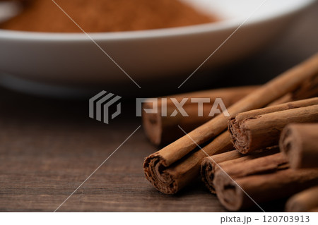 シナモンスティックのクローズアップ 120703913