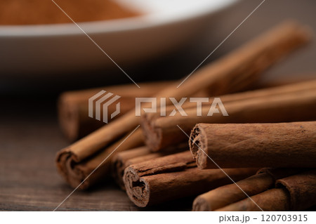 シナモンスティックのクローズアップ 120703915