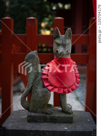 鎌倉八幡宮の可愛いお稲荷様 120704179