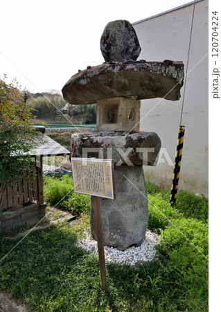 東の灯籠　大阪府豊能郡豊能町吉川地区 120704224