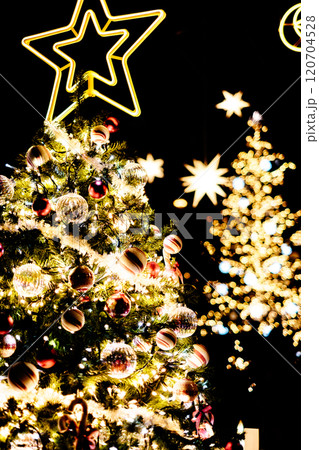クリスマスイルミネーション 120704528