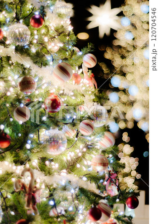 クリスマスイルミネーション 120704546