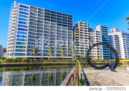 東京　品川区　天王洲運河沿いに立つ高層マンション 120705213