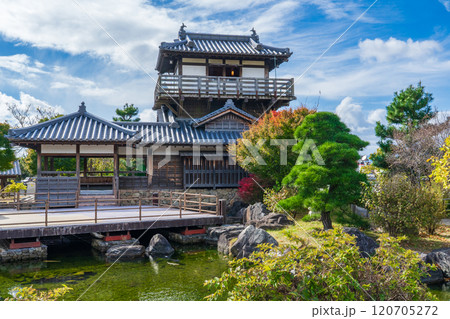 大阪府池田市 池田城跡公園の日本庭園と櫓風展望休憩舎 大阪府池田市 池田城跡公園の日本庭園と櫓風展望休憩舎 120705272