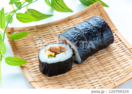おいしそうな巻き寿司 120709329