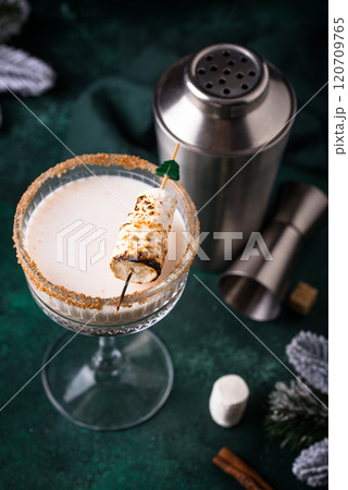 Christmas cocktail with toasted marshmellow Christmas cocktail with toasted marshmellow 120709765