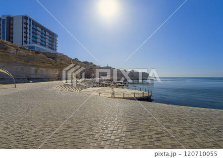 カザフスタン・アクタウ　カスピ海沿いの海岸段丘　/　Aktau, Kazakhstan 120710055