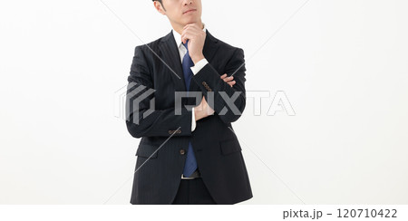 考えるビジネスマン 120710422
