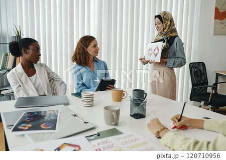Discussing Business Strategy in Modern Meeting Room Discussing Business Strategy in Modern Meeting Room 120710956