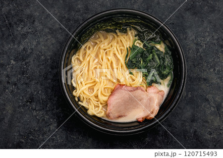 秋の味覚の美味しいラーメン 120715493