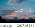 オレンジ色に染まる空 120716524