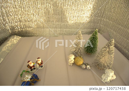 クリスマスデコレーション、可愛いサンタクロース 120717438