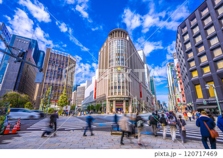 日本の東京都市景観「三越前駅」前。日本橋三越や日本橋北詰などを望む=11月9日 日本の東京都市景観「三越前駅」前。日本橋三越や日本橋北詰などを望む=11月9日 120717469